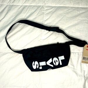 Levi’s adjustable strap Fanny pack purse bag travel athletic black with Logo